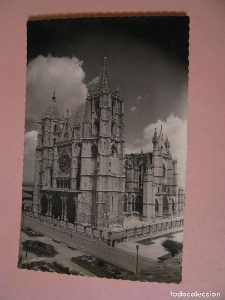 Postales: POSTAL FOTOGR&Aacute;FICA DE LEON. CATEDRAL. LUJO. CIRCULADA.