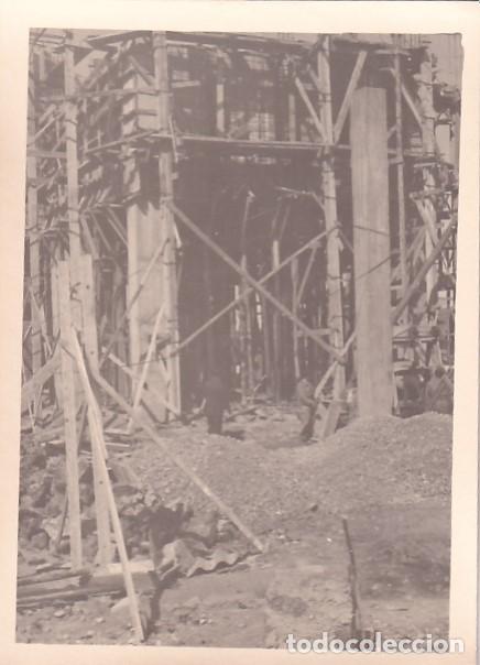 Postales: Fotograf&iacute;a 10 x 7,50 cm F&aacute;brica la Esperanza. La Granja. Silo. 1956 No figura fot&oacute;grafo.