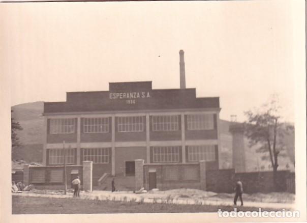 Postcards: Fotograf&iacute;a 10 x 7,50 cm F&aacute;brica la Esperanza. La Granja. Exterior. 1956 No figura fot&oacute;grafo.