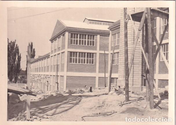 Postkarten: Fotograf&iacute;a 10 x 7,50 cm F&aacute;brica la Esperanza. La Granja. Exterior. 1956 No figura fot&oacute;grafo.