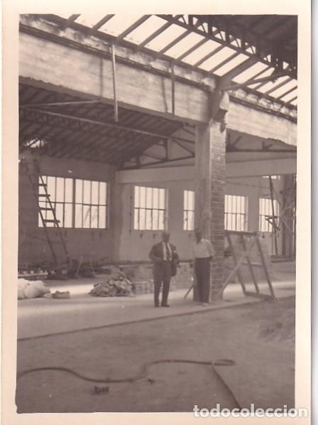 Postales: Fotograf&iacute;a 10 x 7,50 cm F&aacute;brica la Esperanza. La Granja. Interior 1956 No figura fot&oacute;grafo.