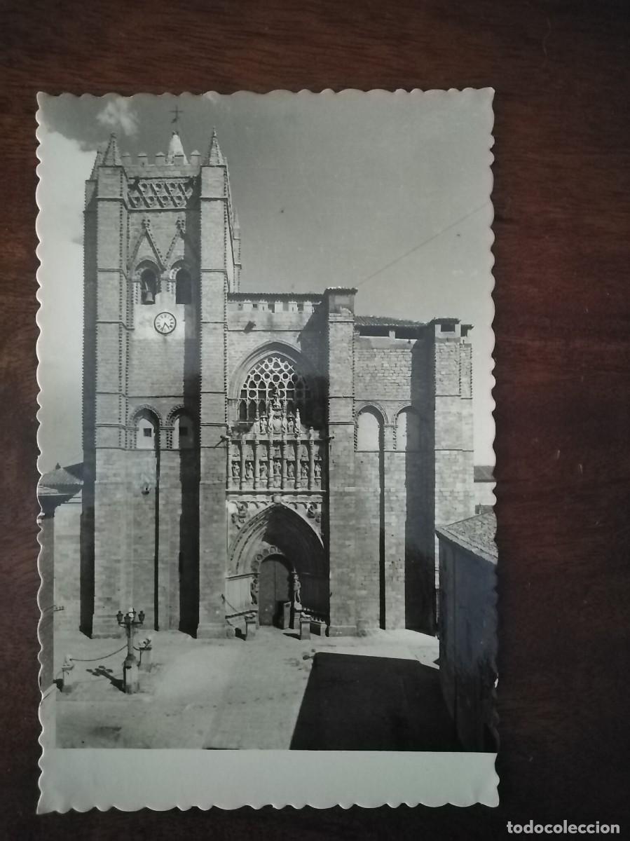 Cartes Postales: 30._&Aacute;vila. Fachada principal de la Catedral. Garc&iacute;a Garrabella. Muy buen estado.
