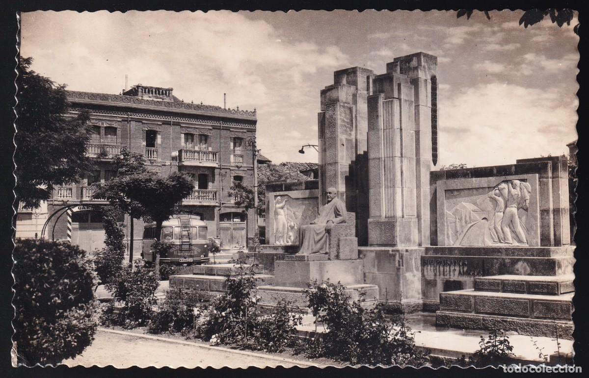 Postcards: Aranda de Duero. *Plaza Primo de Rivera* Nueva.