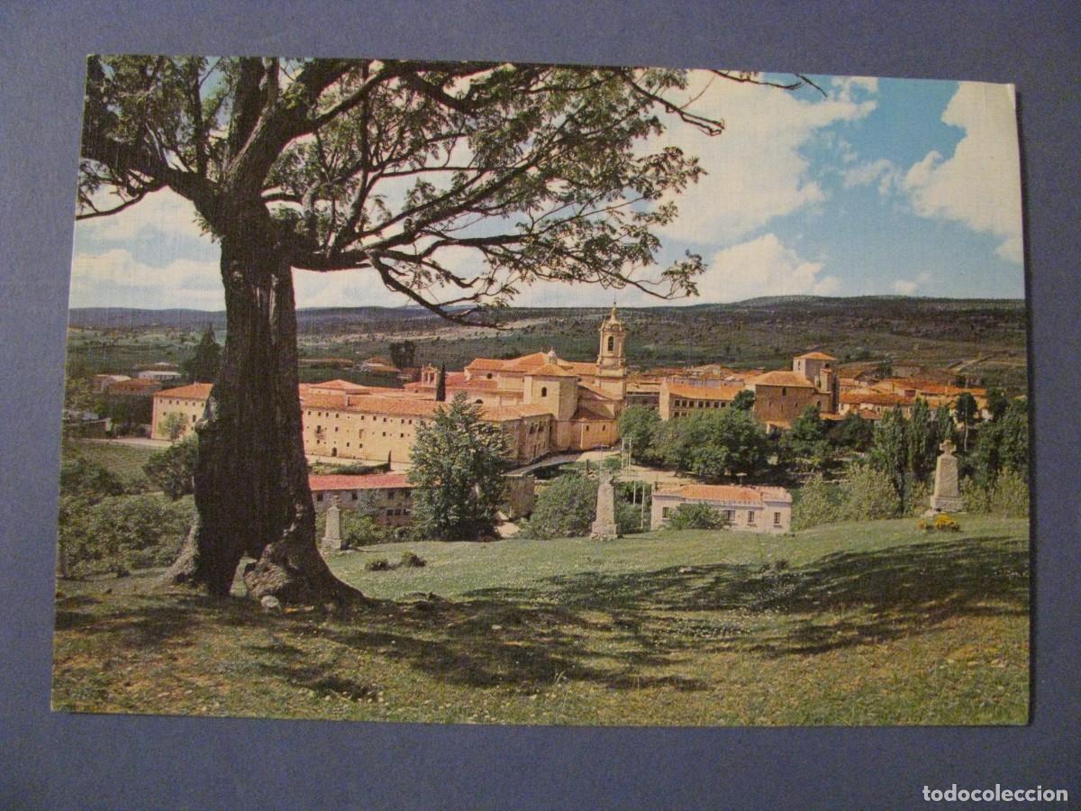 Postales: POSTAL DE ABADIA DE SANTO DOMINGO DE SILOS. EL MONASTERIO Y EL PUEBLO VISTA GENERAL. ED. SICILIA.