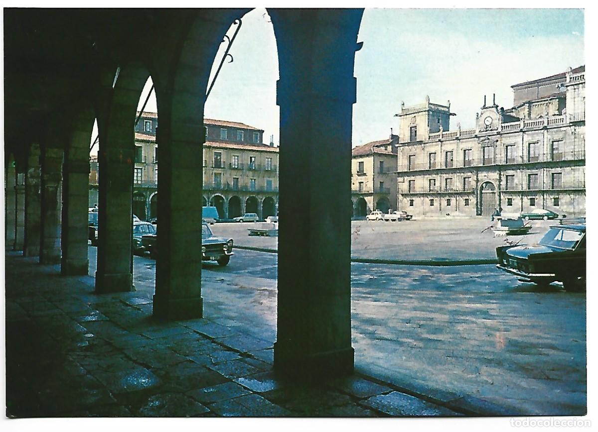 Postales: PLAZA MAYOR / MAYOR SQUARE.- LEON - Foto 1