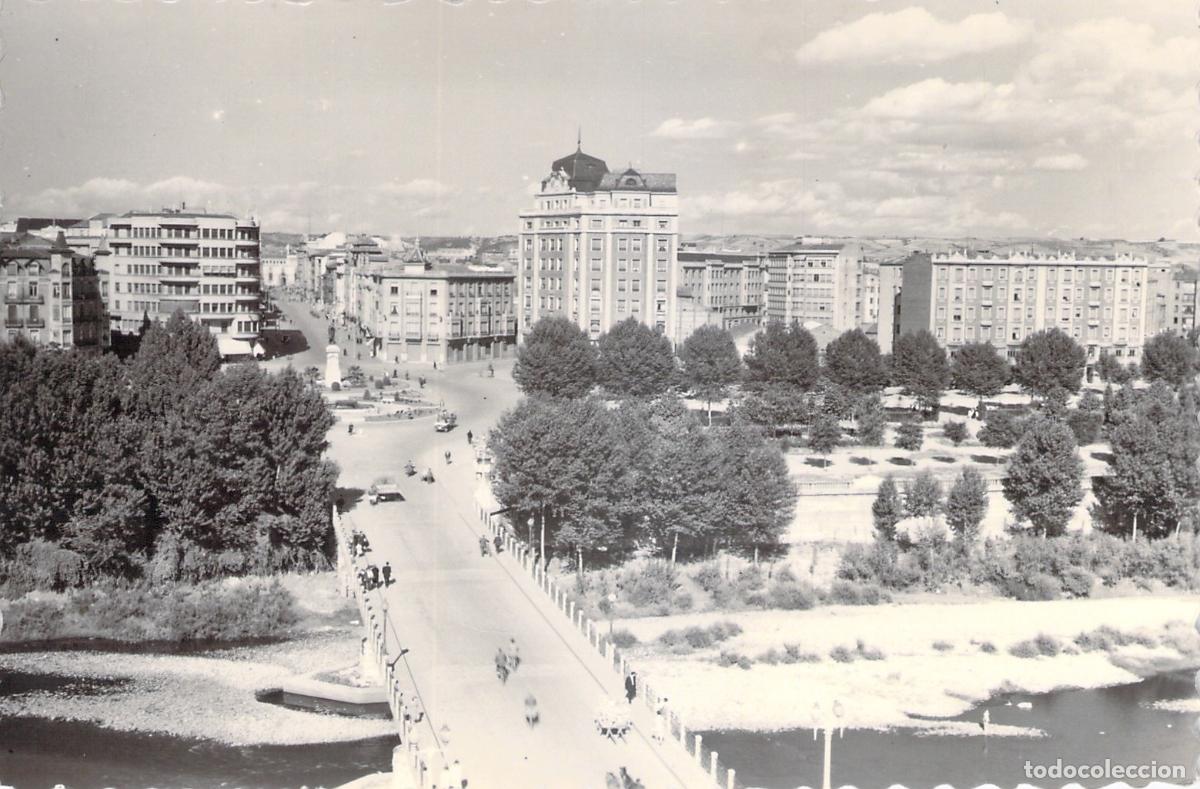 Postales: Postal de Le&oacute;n, Vista parcial del parque y edificios modernos - Foto 1