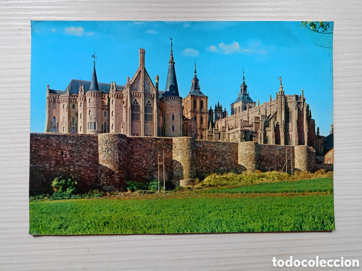 Postales: LE-0242- ASTORGA (LE&Oacute;N) MURALLA, CATEDRAL Y PALACIO DE GAUDI