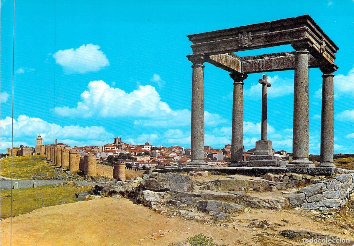 Postales: Postal de &Aacute;vila - Monumento Los Cuatro Postes y Vista de las Murallas