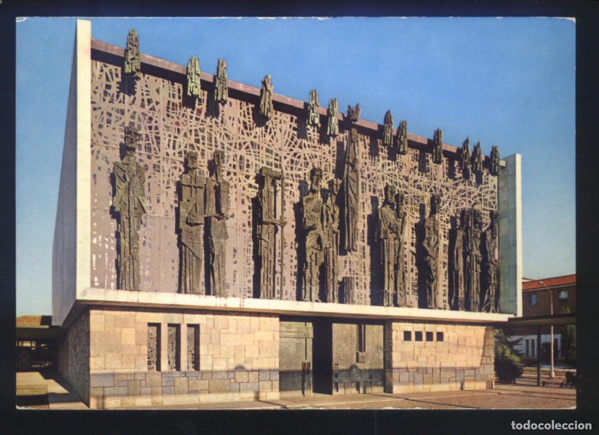 Postales: LE-0798- LEON. SANTUARIO DE NUESTRA SE&Ntilde;ORA DEL CAMINO. FACHADA.