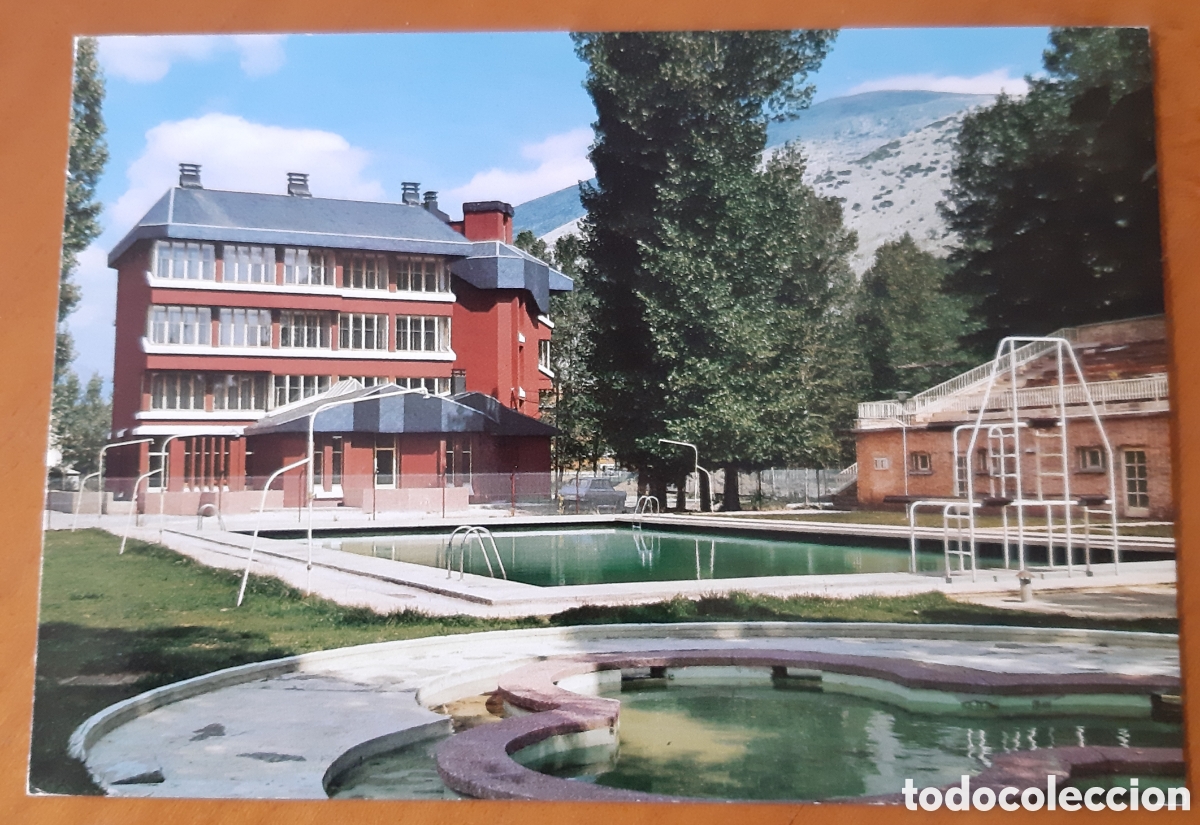 Postales: Postal Velilla del R&iacute;o Carri&oacute;n Palencia. Hotel Fuentes Carrionas y piscinas. Sin escribir. R10021