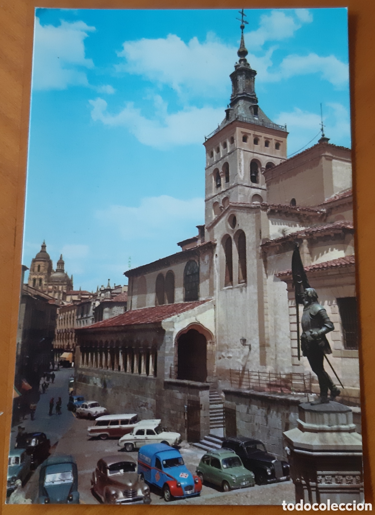 Postales: Postal Segovia. Monumento a Juan Bravo e Iglesia San Mart&iacute;n. Sin escribir. R10068