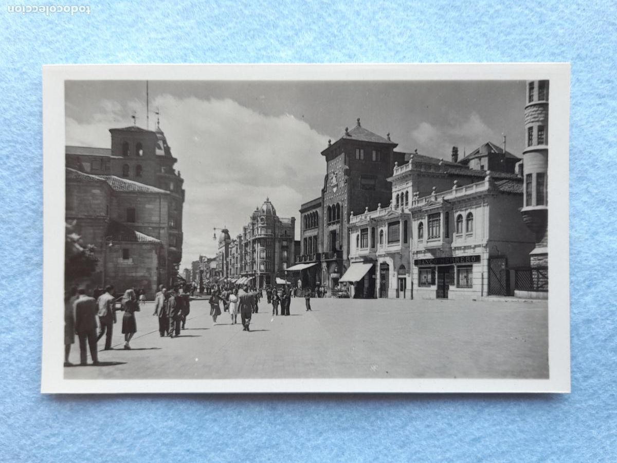 Postales: Le&oacute;n. Plaza de San Marcelo.