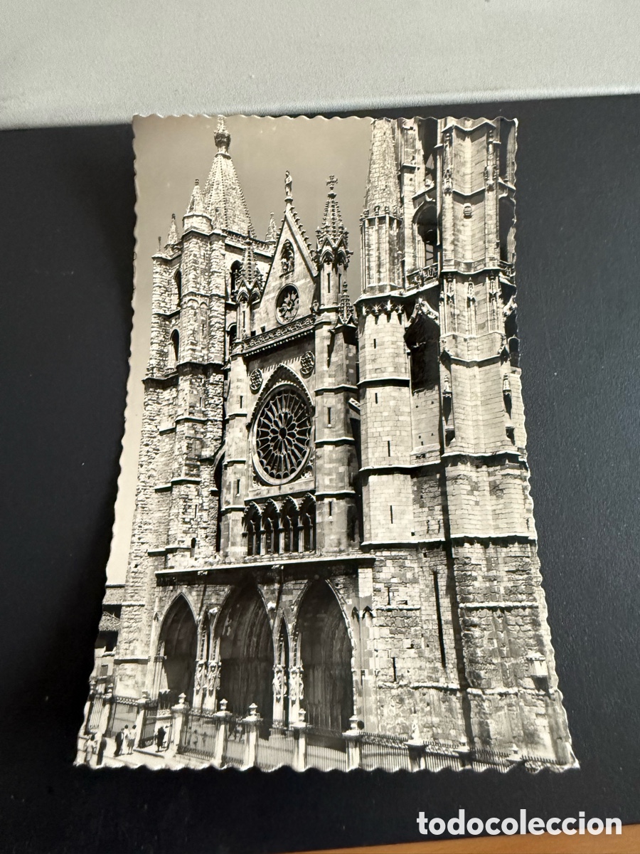 Postales: Postal. LEON. Fachada Principal de la Catedral. Ed Garcia Garabella
