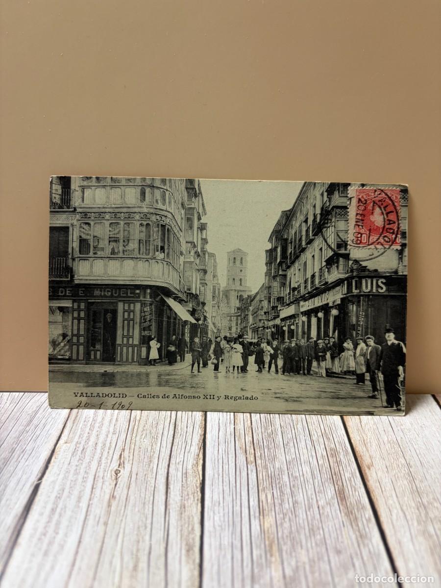 Postales: TARJETA POSTAL. VALLADOLID. CALLES DE ALFONSO XII Y REGALADO. J.H.