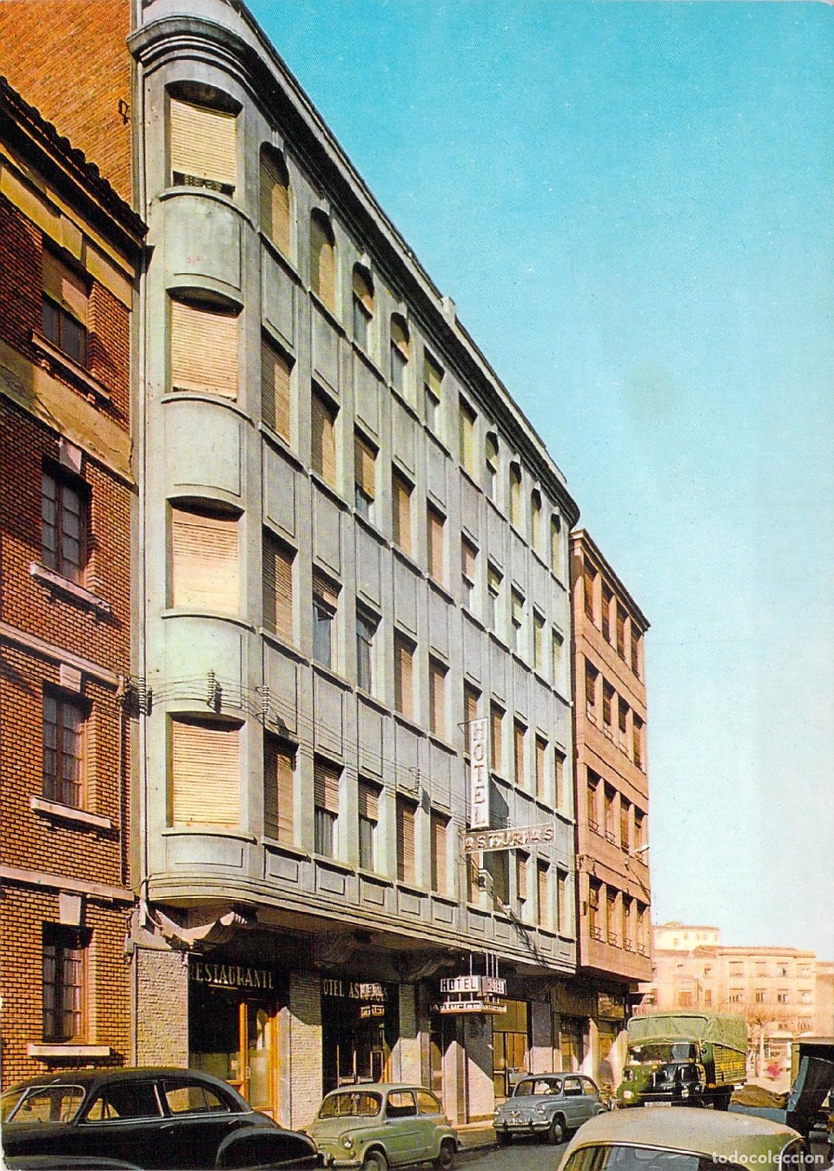Postales: Postal de la fachada del Hotel Asturias en Le&oacute;n con coches de &eacute;poca