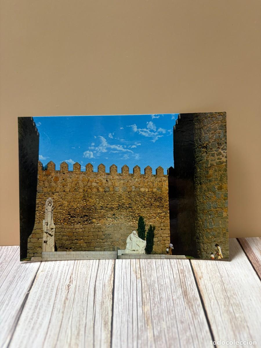 Postales: TARJETA POSTAL. &Aacute;VILA. 77.- MONUMENTO A SANTA TERESA Y MURALLA. EDICIONES ARRIBAS
