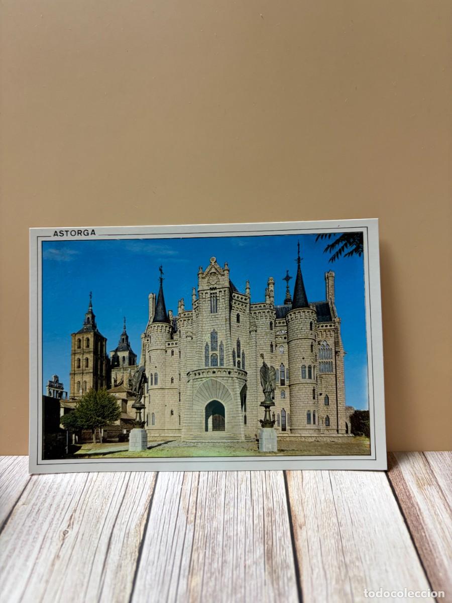 Postales: TARJETA POSTAL. LE&Oacute;N. 2003.- ASTORGA. PALACIO EPISCOPAL Y TORRE DE LA CATEDRAL. EDICIONES ARRIBAS