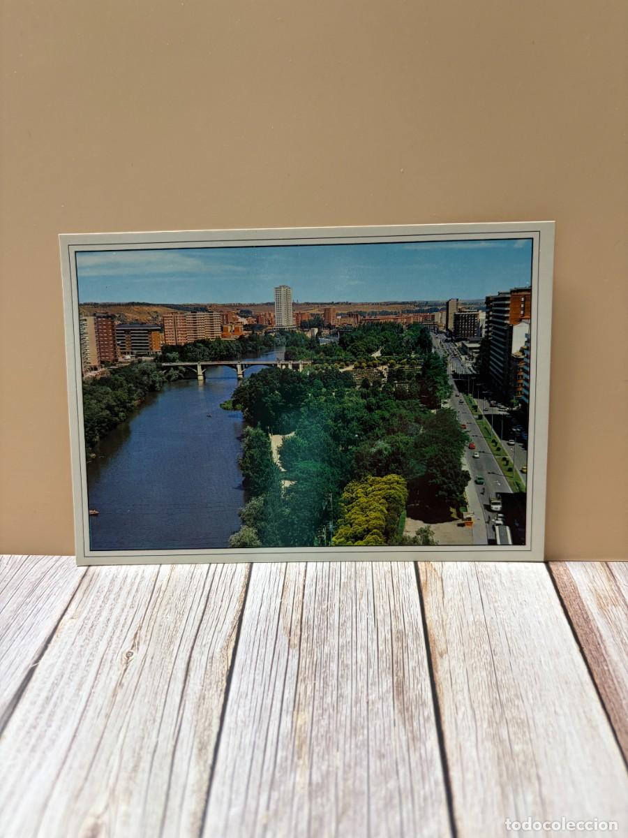 Postales: TARJETA POSTAL. VALLADOLID. 104.- PASEO DE ISABEL LA CAT&Oacute;LICA Y R&Iacute;O PISUERGA. EDICIONES ARRIBAS