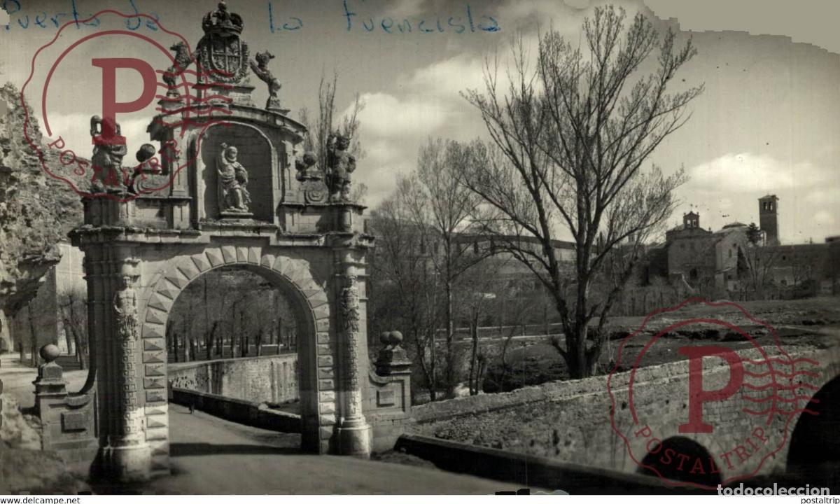 Postales: Segovia Puerta de la Fuencisla en la carretera Castilla y Le&oacute;n. Espa&ntilde;a Spain