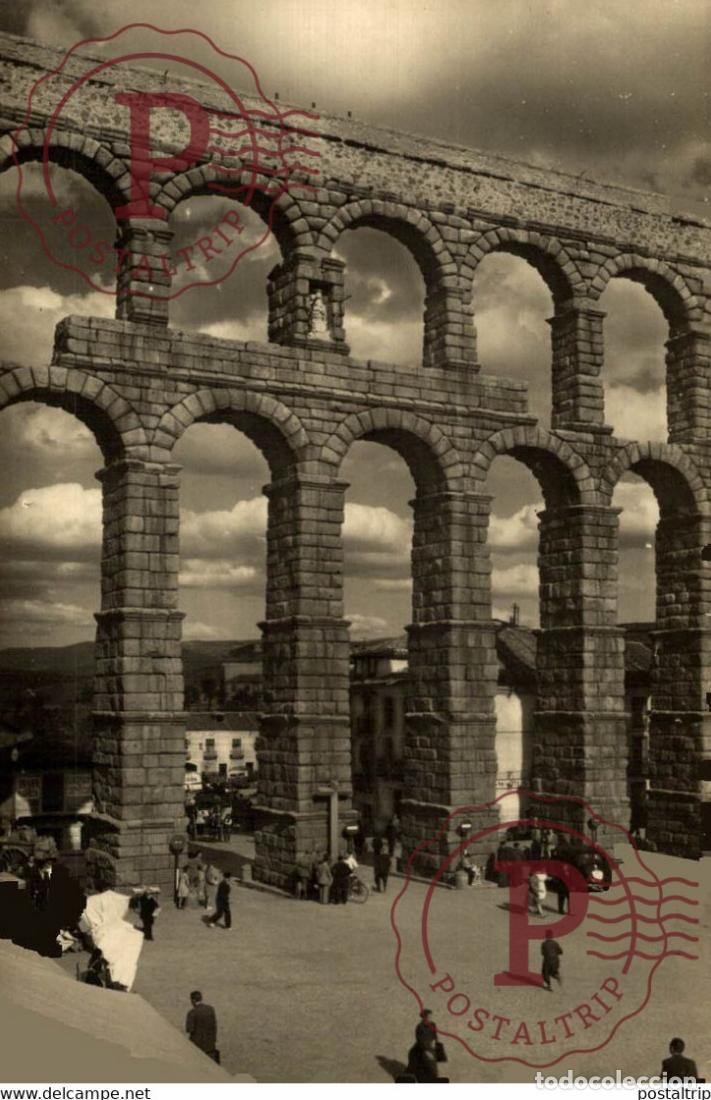 Postales: Segovia Detalle del Acueducto en la plaza del Azoguejo Castilla y Le&oacute;n. Espa&ntilde;a Spain
