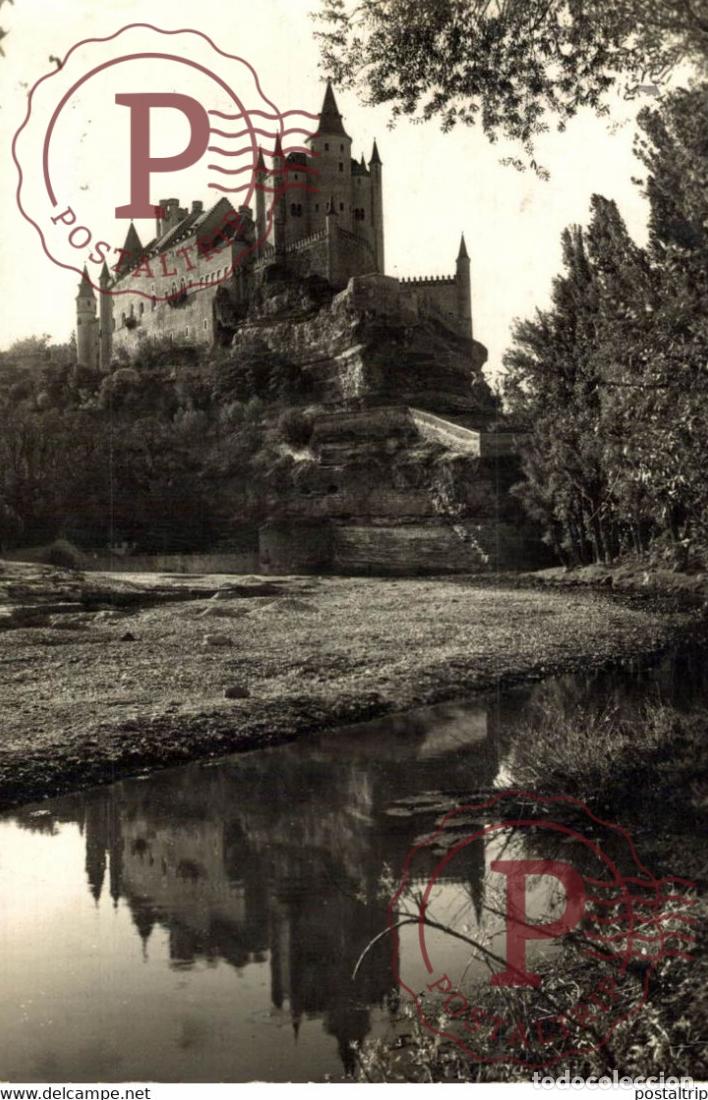 Postales: Segovia El Alcazar reflejado en el r&iacute;o Eresma Castilla y Le&oacute;n. Espa&ntilde;a Spain
