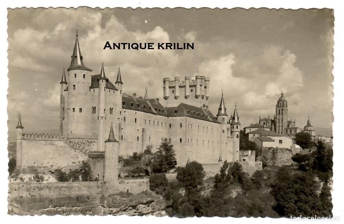 Postales: SEGOVIA N&ordm; 11 EL ALCAZAR AL FONDO CATEDRAL / EDICIONES ARTISTICAS / SIN FRANQUEAR