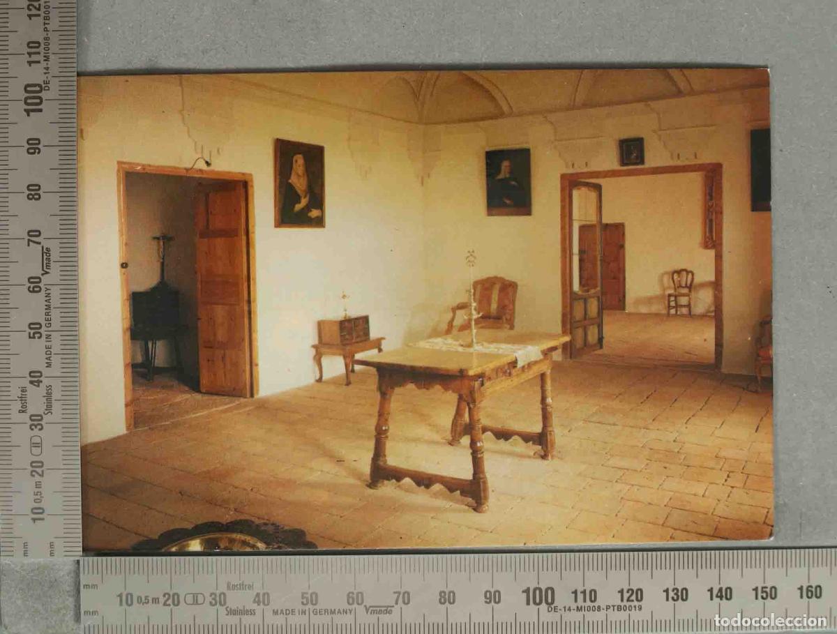 Postales: POSTAL. MADRIGAL DE LAS ALTAS TORRES Antec&aacute;mara de la estancia donde naci&oacute; la