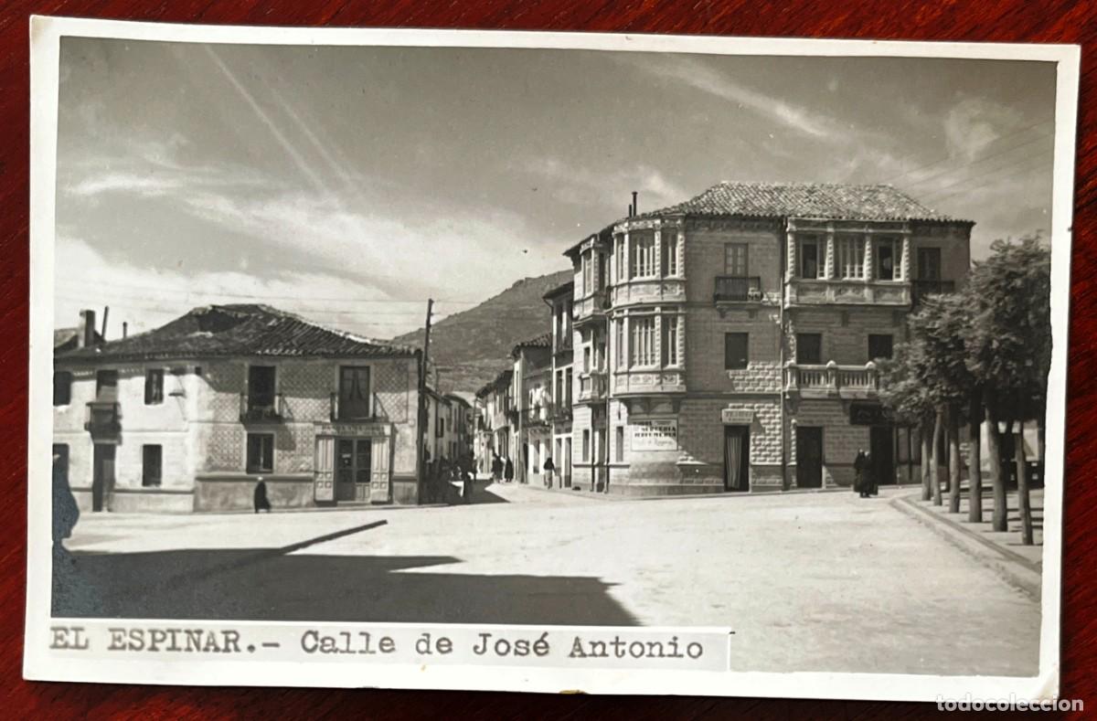 Postales: FOTO POSTAL DE EL ESPINAR (SEGOVIA), CALLE DE JOSE ANTONIO, ESCRITA EN 1954