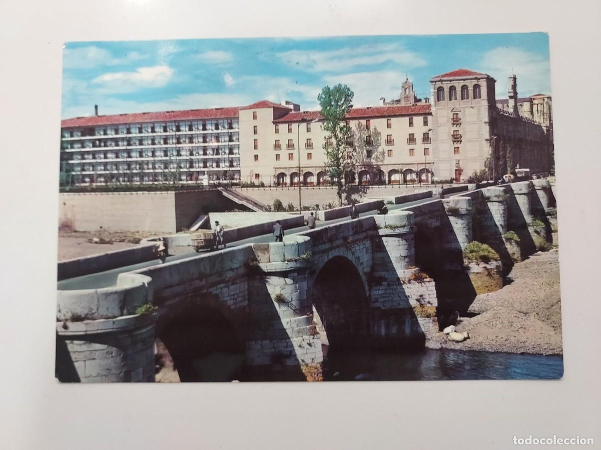Postales: POSTAL LE&Oacute;N HOSTAL DE SAN MARCOS Y PUENTE ROMANO. 1966. ESCRITA
