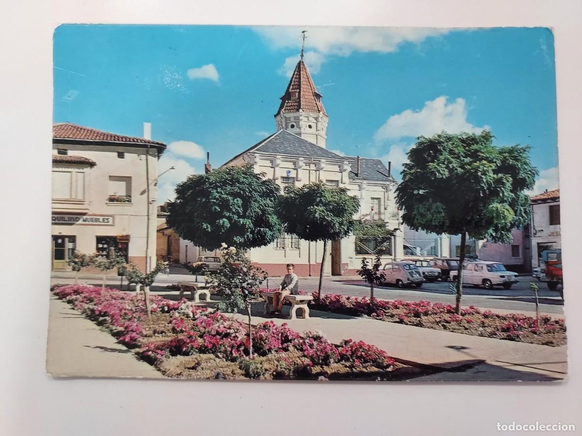 Postales: POSTAL SAHAG&Uacute;N PLAZA DE LESMES FRANCO. 1975. CIRCULADA. LE&Oacute;N