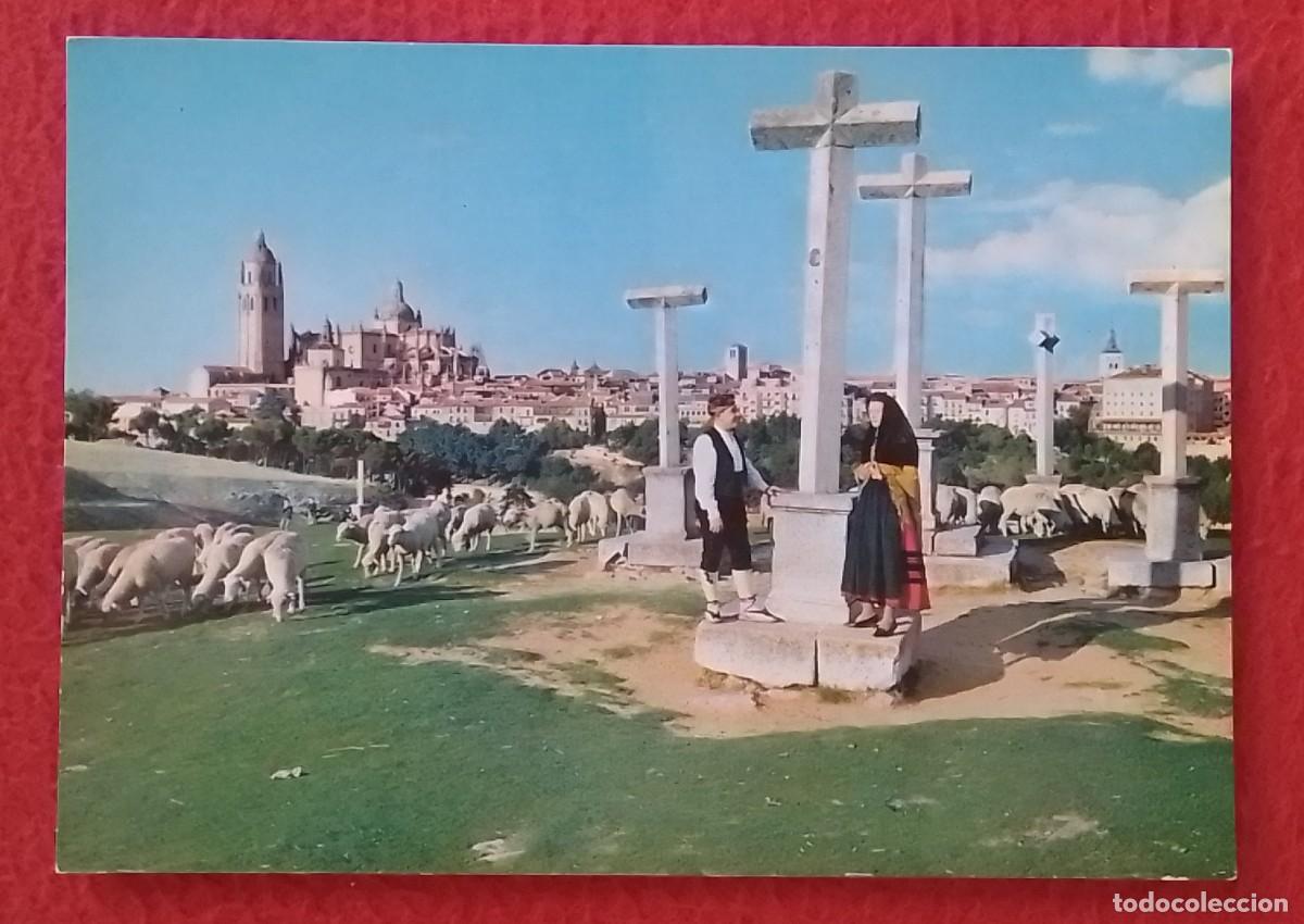 Postales: POSTAL POST CARD SEGOVIA VISTA PARCIAL PARTIAL VIEW VUE..OBEJAS, PAREJA CON TRAJES T&Iacute;PICOS..CRUCES..