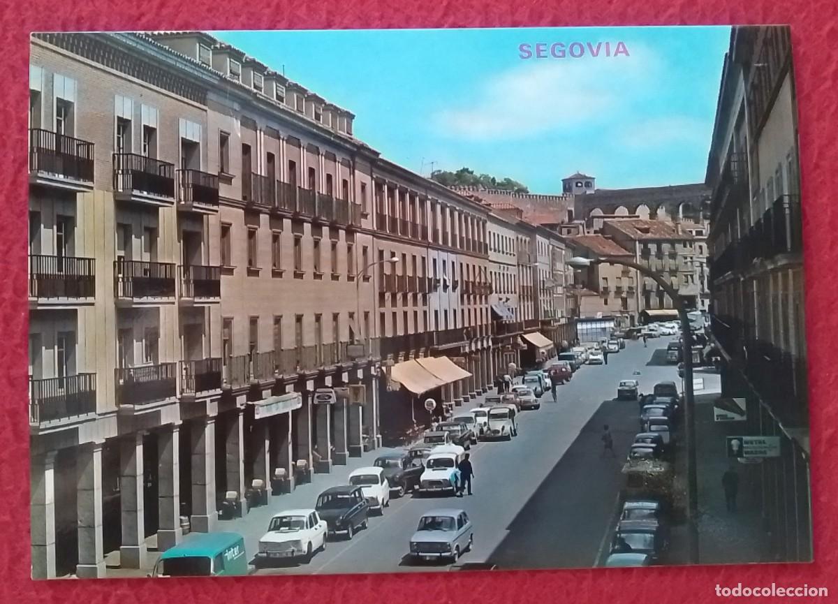 Postales: POSTAL POST CARD SPAIN ESPAGNE SEGOVIA CALLE FERN&Aacute;NDEZ LADREDA ..COCHES DE &Eacute;POCA..CARTE POSTALE...