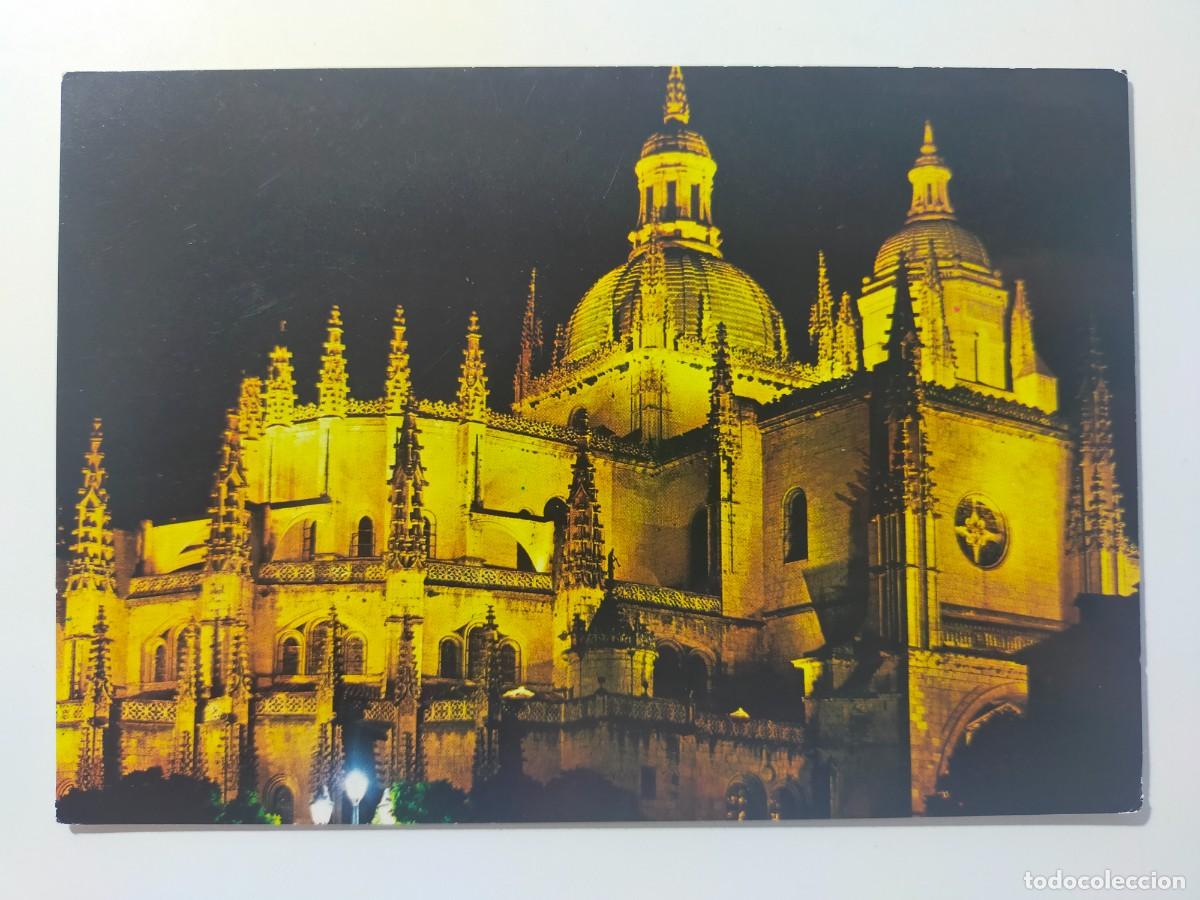 Postales: Postal SEGOVIA: La Catedral iluminada - Edic. Paris
