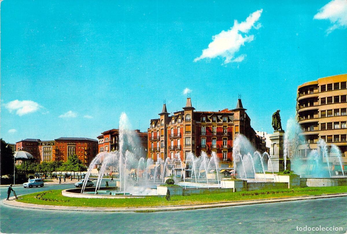 Postales: Postal de la Glorieta de Guzm&aacute;n el Bueno y Fuente en Le&oacute;n