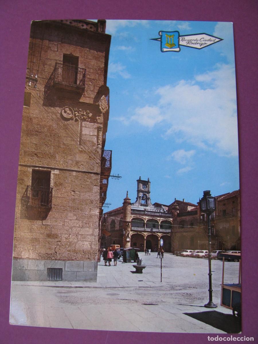 Postales: POSTAL DE LA CIUDAD RODRIGO. PL. MAYOR AL FONDO AYUNTAMIENTO. ED. PERGAMINO