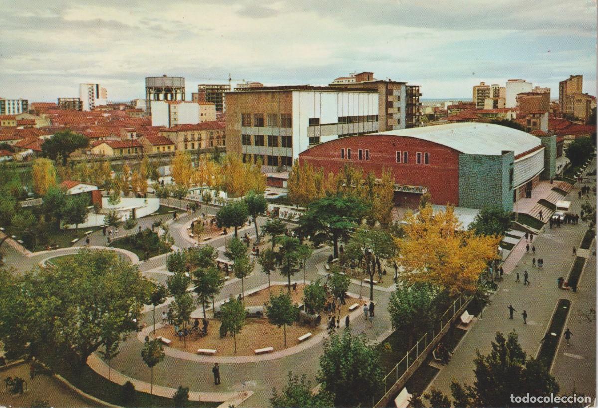 Postales: (2040) SALAMANCA. PARQUE INFANTIL Y PABELLON DE DEPORTES ... SIN CIRCULAR