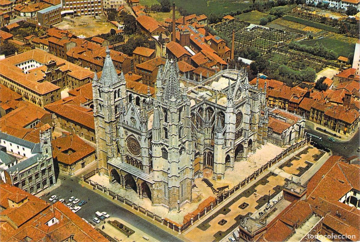 Postales: Postal de la Catedral de Le&oacute;n vista desde el aire