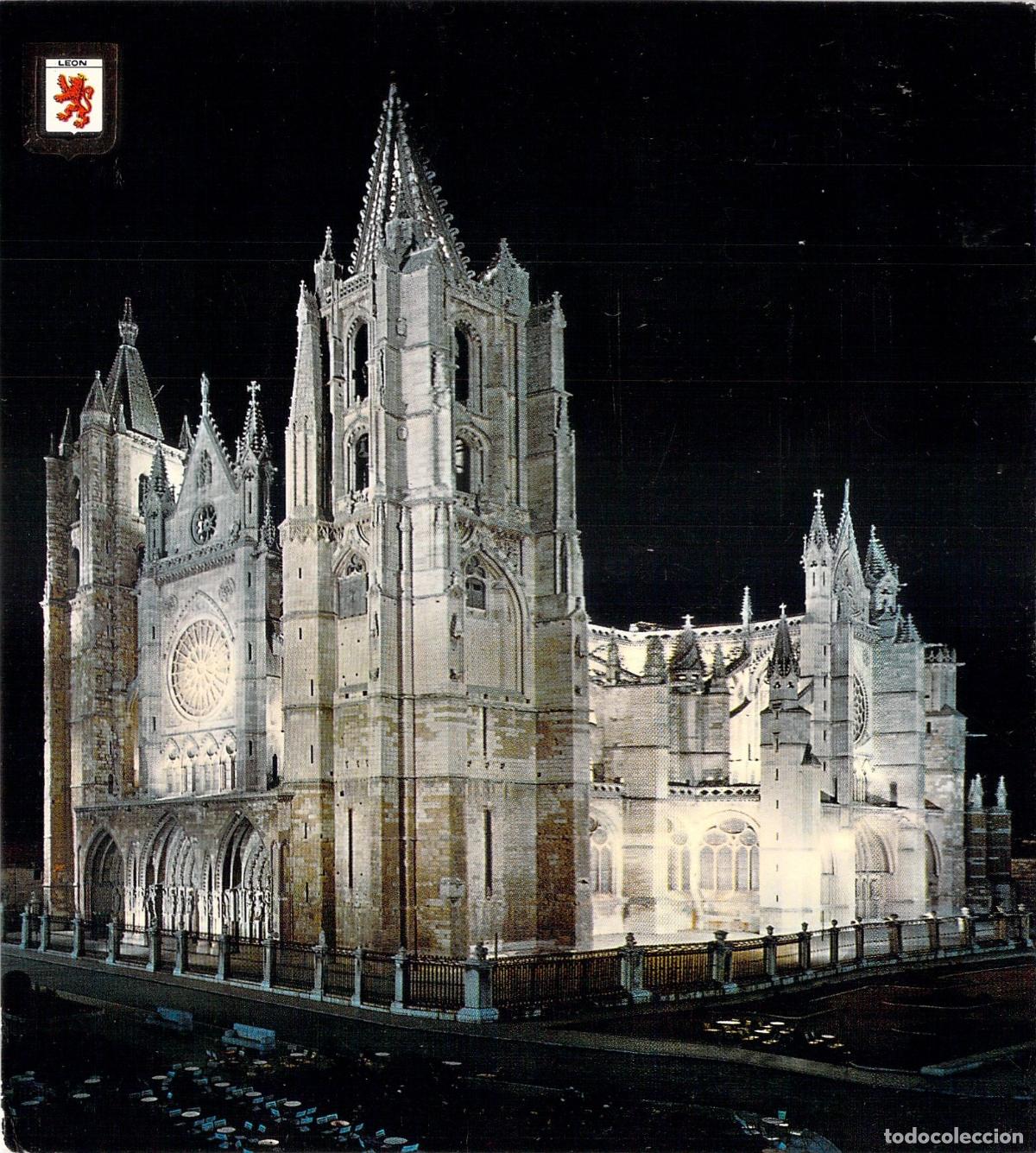 Postales: Postal de la Catedral de Le&oacute;n vista de noche