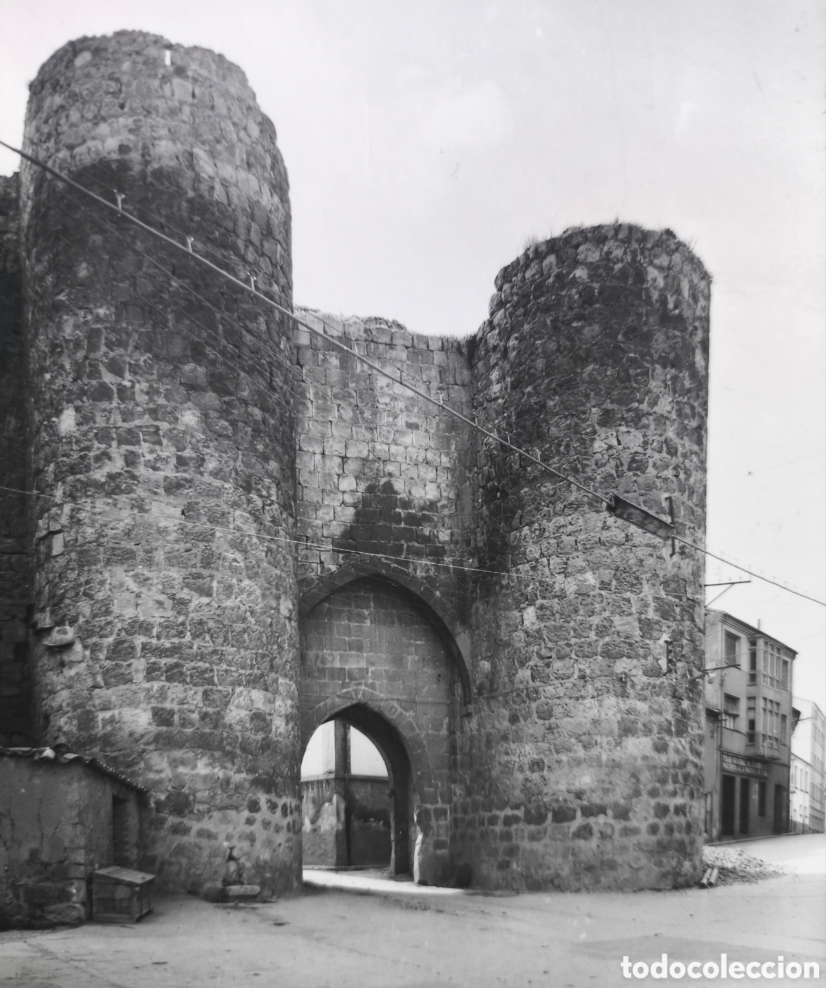 Postales: ALMAZAN PUERTA DE LOS HERREROS POSTAL FOTOGR&Aacute;FICA SORIA C. 1965