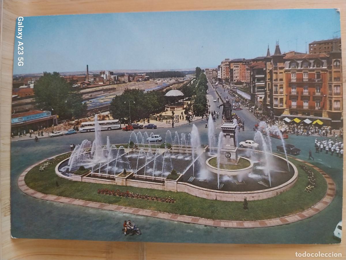 Postales: PLAZA GUZMAN EL BUENO LEON ED ARRIBAS 2040 ANIMADA DESFILE