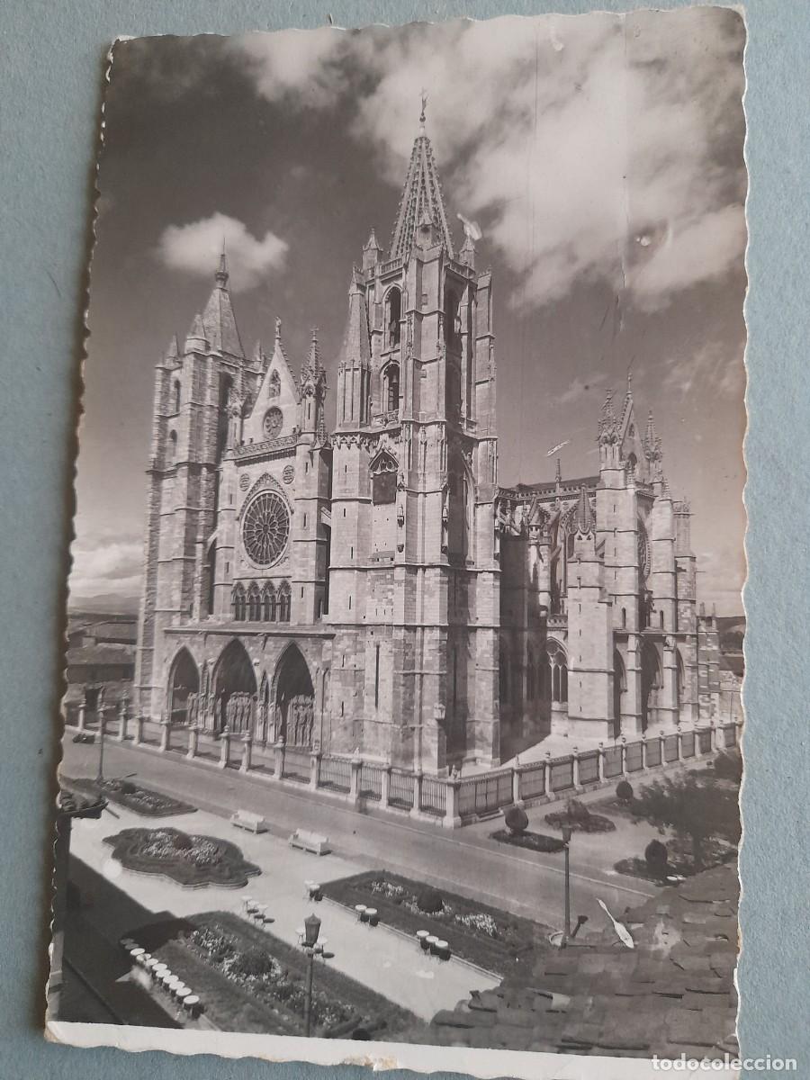 Postales: Postal Le&oacute;n-10- fachada principal de la catedral, garabella, a&ntilde;os 50 aprox