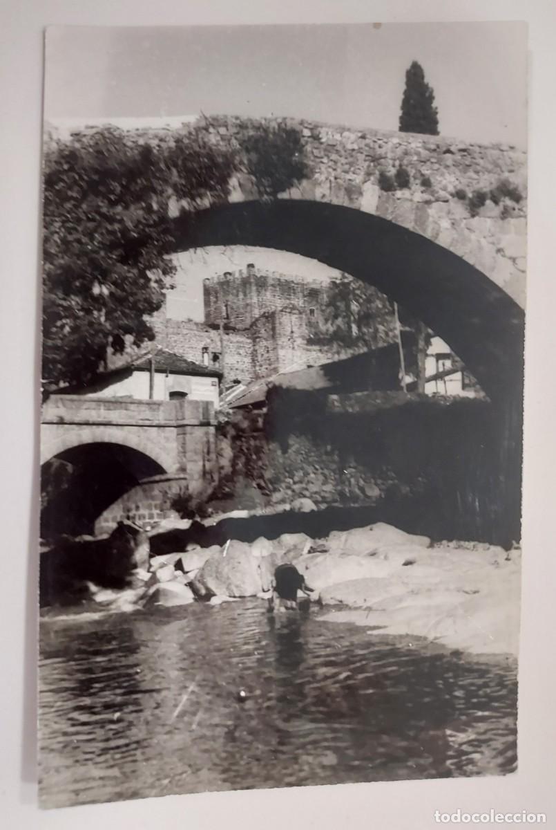 Postales: POSTAL TIPO FOTOGRAFIA ARENAS DE SAN PEDRO PUENTE AQUELCABO CASTILLO. ESCRITA 1953. AVILA. 14 X 9 CM