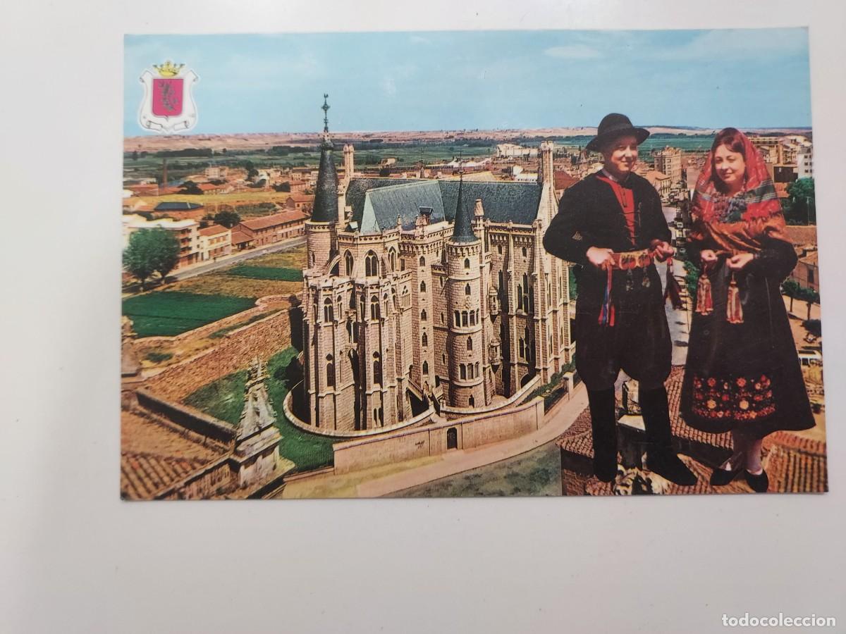 Postales: POSTAL ASTORGA PALACIO EPISCOPAL (GAUDI) PAREJA MARAGATA. 1975. SIN CIRCULAR. COBAS 405. LEON