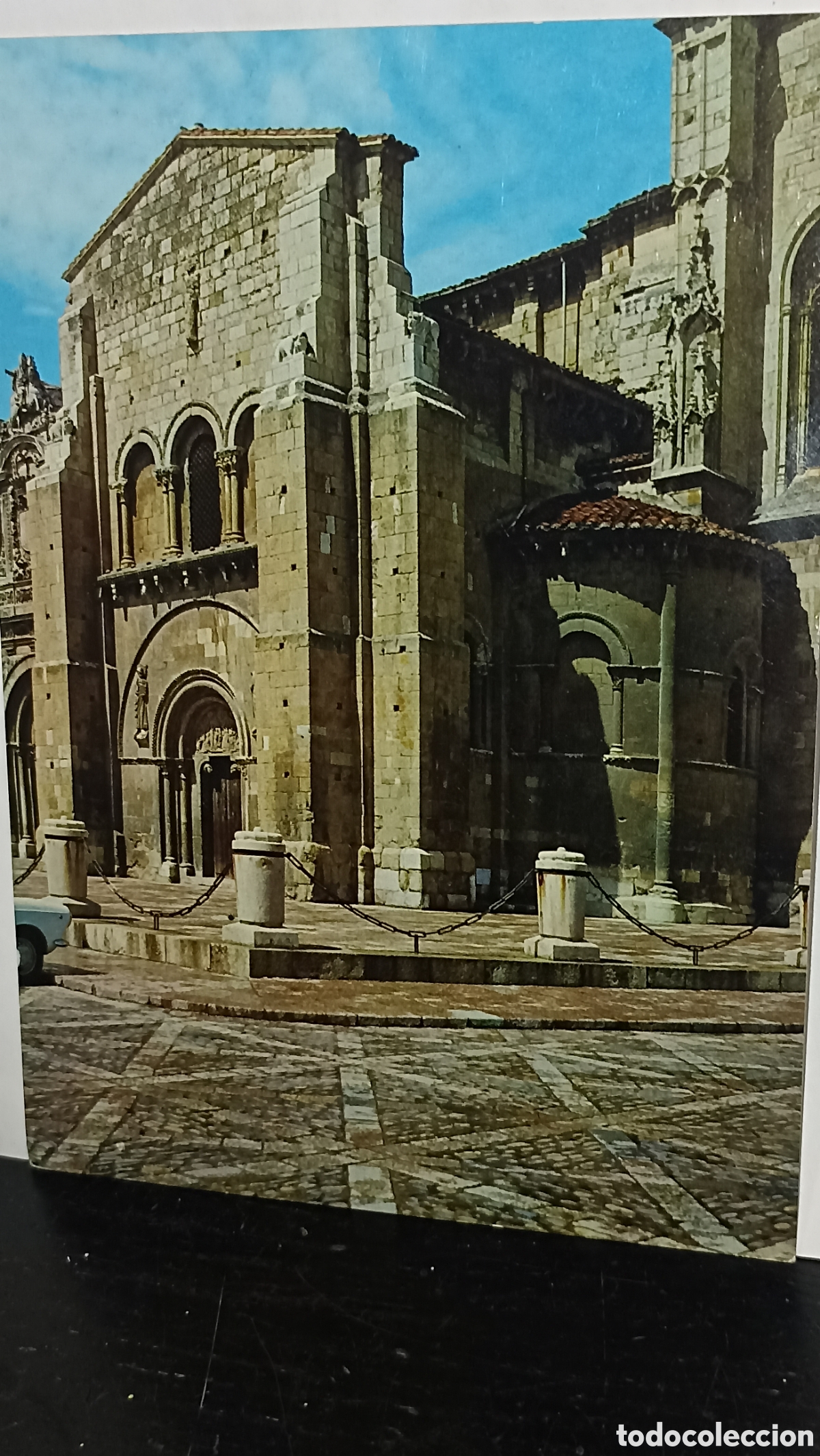 Postales: Le&oacute;n puerta de perd&oacute;n y &aacute;bside lateral