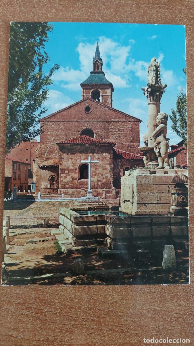 Postales: Postal Le&oacute;n Plaza del grano e iglesia del mercado