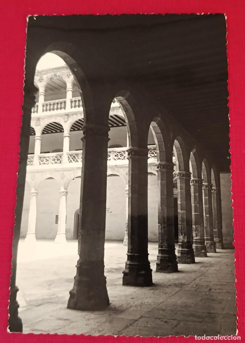 Postales: POSTAL FOTOGR&Aacute;FICA PATIO COLEGIO MAYOR SANTA CRUZ - VALLADOLID - EDICIONES ALARDE