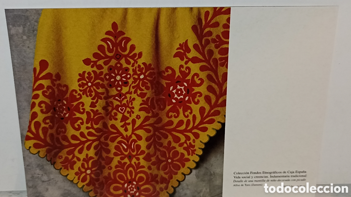 Postales: Mint colecci&oacute;n fondos etnogr&aacute;ficos de caja Espa&ntilde;a detalle de una mantilla de ni&ntilde;o decorada con picad
