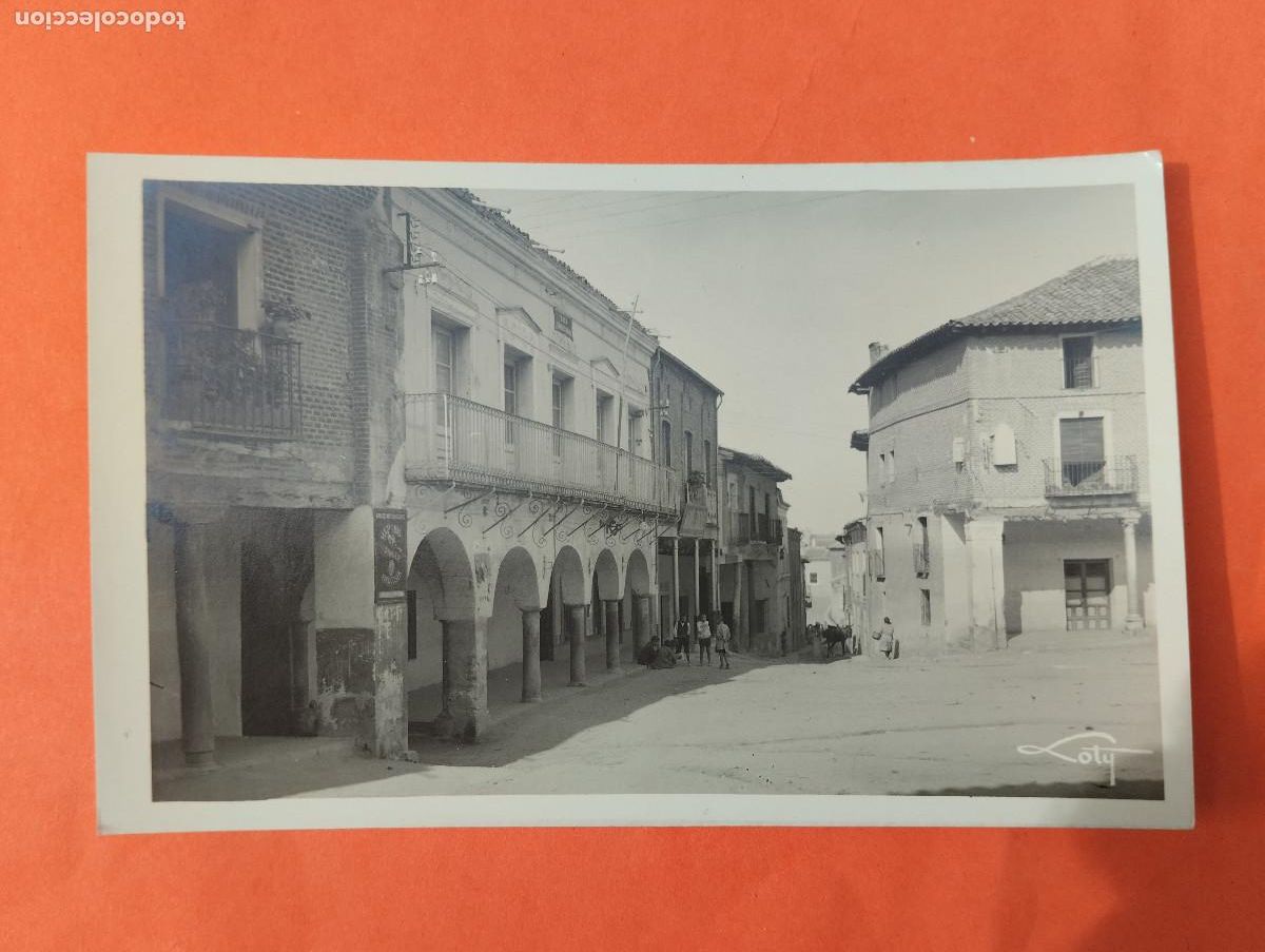 Postales: POSTAL FOTOGRAFICA OLMEDO (Valladolid). CASA CONSISTORIAL Y PLAZA MAYOR. LOTY