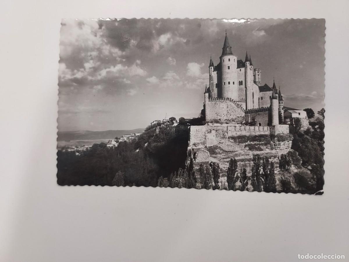 Postales: POSTAL SEGOVIA PARTE POSTERIOR DEL ALCAZAR. A&Ntilde;OS 1950. ESCRITA. GARRABELLA. Antigua