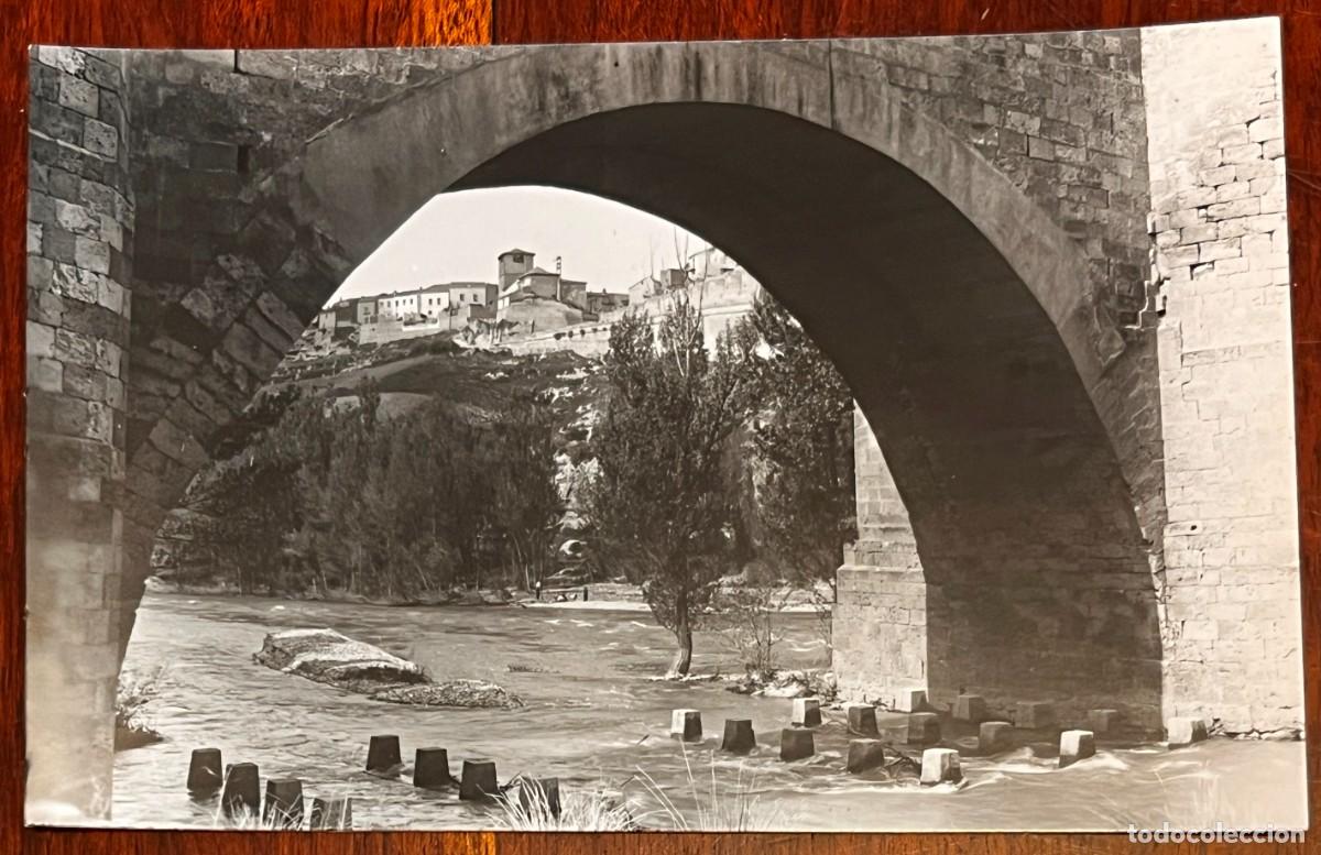 Postales: FOTO POSTAL DE ROA DE DUERO (AVILA) ARCO DEL PUENTE PUENTE (ARRIBA LA VILLA), ED. ALARDE 13, SIN CIR